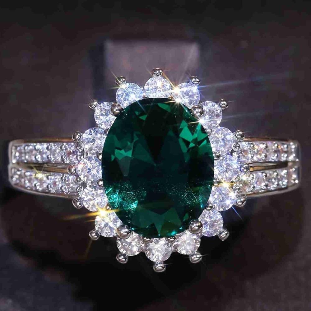 A luxurious geometric fashion women's engagement ring from Europe and America, suitable for weddings, engagement parties, and holiday jewelry