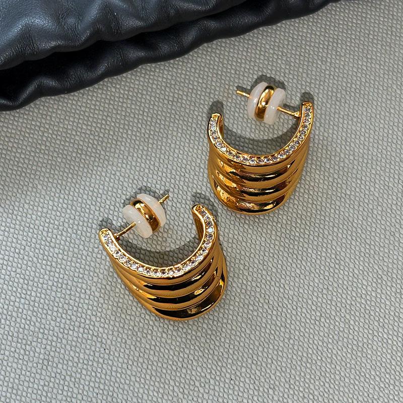 European and American metal brass plated with k real gold zircon stud earrings for women s light luxury niche high-end unique earrings and ear jewelry