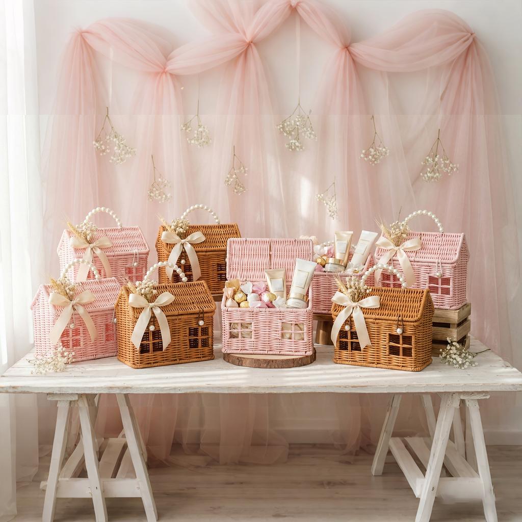 This Plastic Rattan House-shaped Basket, With A Lid And Folding Handle, Is Perfect For Picnics, Easter, Tidying Up, And Other Occasions.