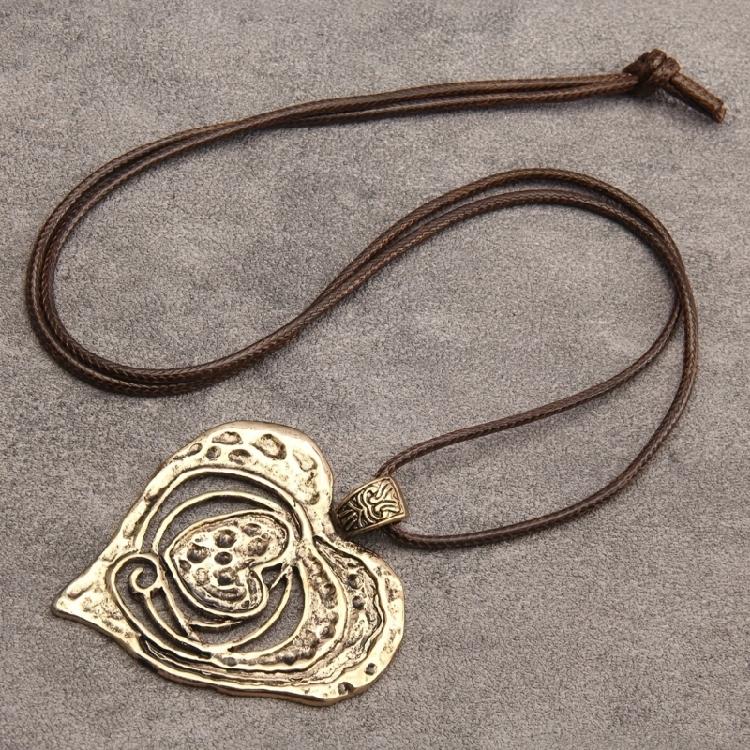 Prosty, a jednocześnie szykowny naszyjnik z sercem, wykonany ze stopu cynku, codzienna biżuteria, niezbędny wisiorek z sercem, łańcuszek na obojczyk