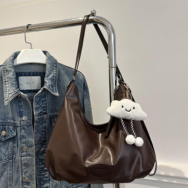 Chic And Fashionable Shoulder Tote Bag For Women With Spacious Design Options