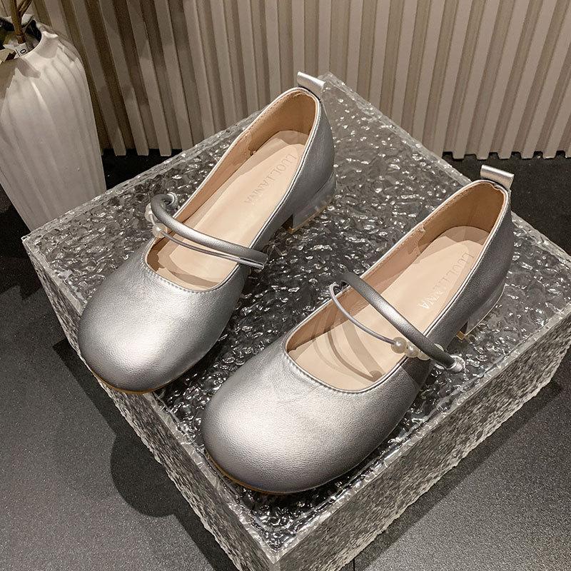 

Туфли на толстом каблуке для бабушек, туфли-лодочки с мелким вырезом, женские весенние 2025 года, новые китайские нежные туфли Мэри Джейн 35 серебряный