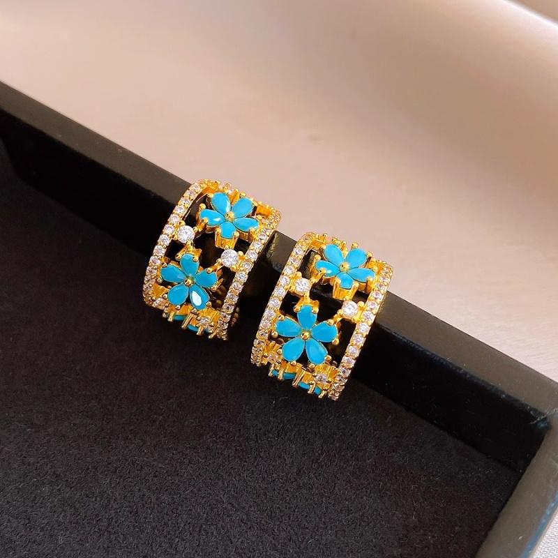 Französisch neues Design Mode Zirkon 14K vergoldet blaue Zirkonblumen C-förmige Ohrringe elegante Damen Alltagsarbeitsaccessoires