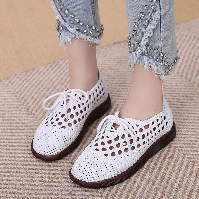 2025 Summer Women's Soft Leather Woven Sandals Flat Comfortable Slides for Mom,Breathable Lightweight Soft-Sole Casual Shoes