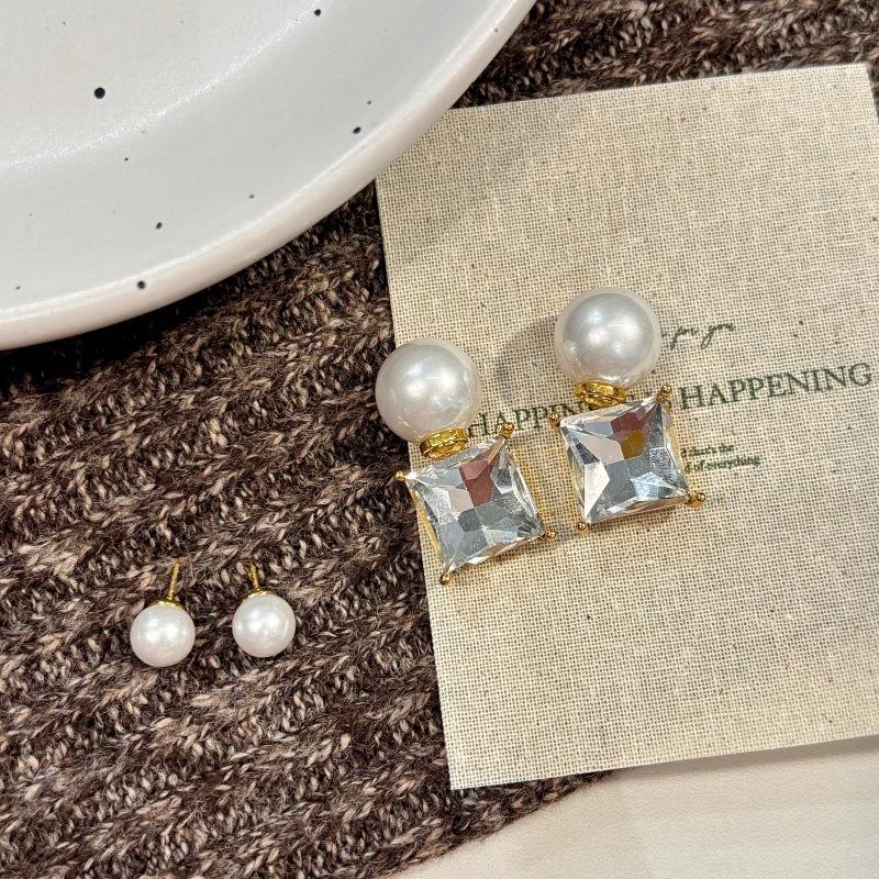 Square Zirconia Pearl Earrings for Women. Light Luxury, High-end, Elegant Style, Large Earrings. A Retro Style, Suitable for Wearing Twice.