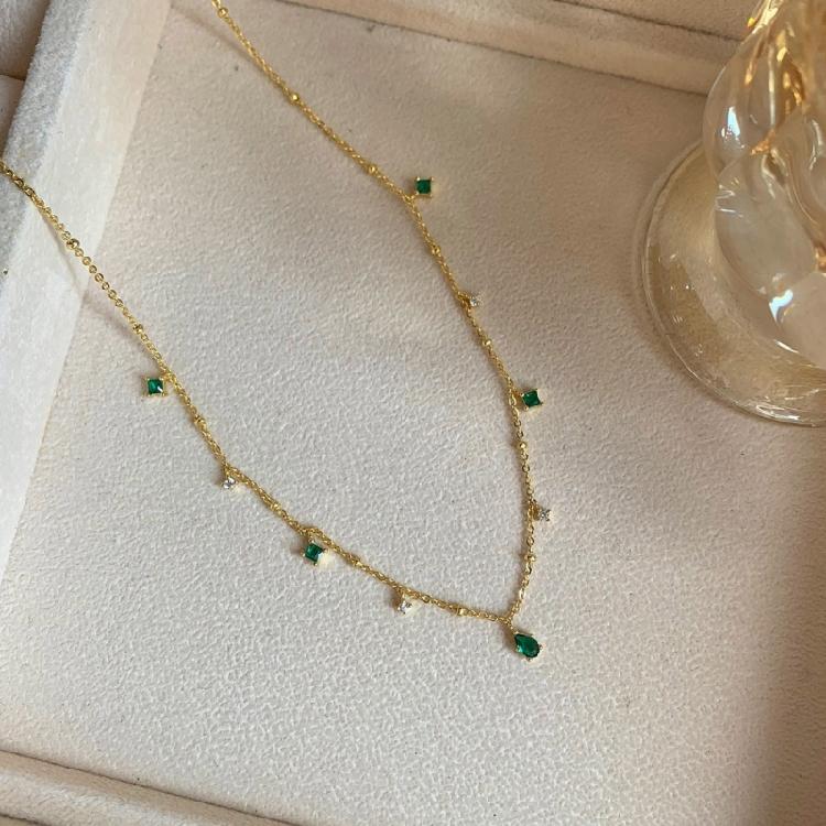 Vintage Emerald Necklace Elegant Collarbone Chain Suitable for Fashion Women Seeking Elegances and All Day Comfort