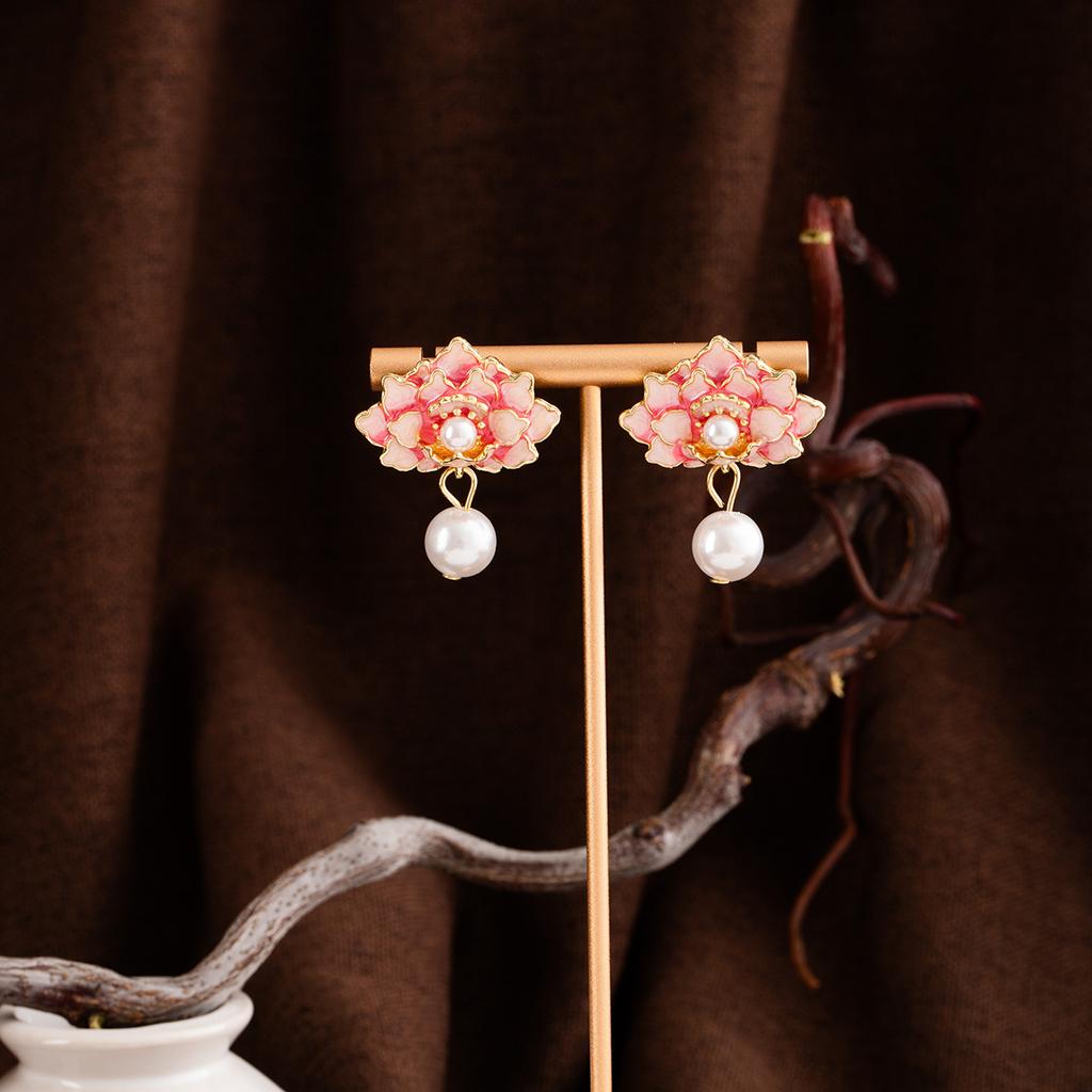 Holiday Wind Sweet French Earrings Women'S Pearl Summer Flower Stud Earrings Niche Exquisite Design Fashion Earrings