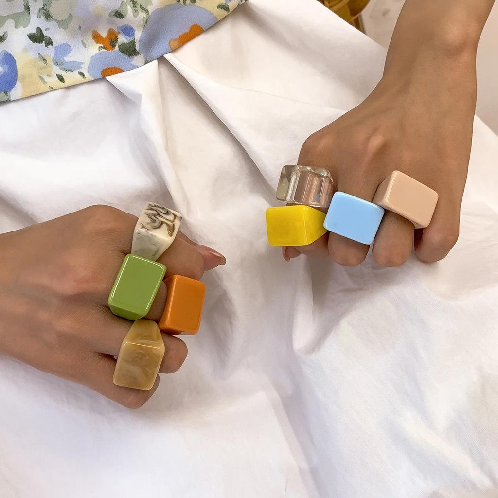 Nuovi Anelli Geometrici Irregolari Trasparenti Colorati in Resina Acrilica con Perline a Fiore per Donne Ragazze Gioielli da Festa Anelli Hip Hop