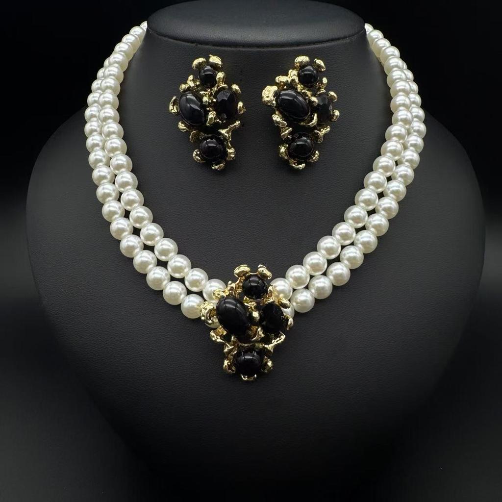 Luxurious Multi-Layer Pearl and Crystal Choker Necklace with Geometric Diamond Earrings