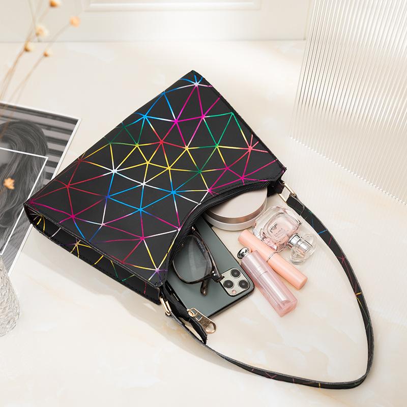 Simple Bag with Versatile Carry Options