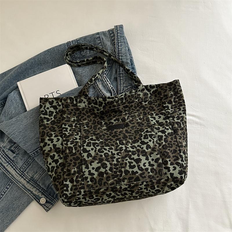 

Винтажная сумка с леопардовым принтом женская 2025 осень новая сумка-подмышка для通勤, модная и простая нишевая плечевая сумка-тоут зелёный