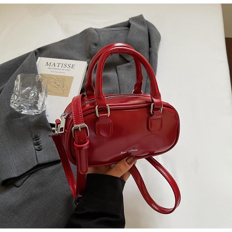 Boston Portable Small Square Bag Women's 2025 New Korean Version Gentle Shoulder Bag Retro Fashion Commuter Messenger Bag