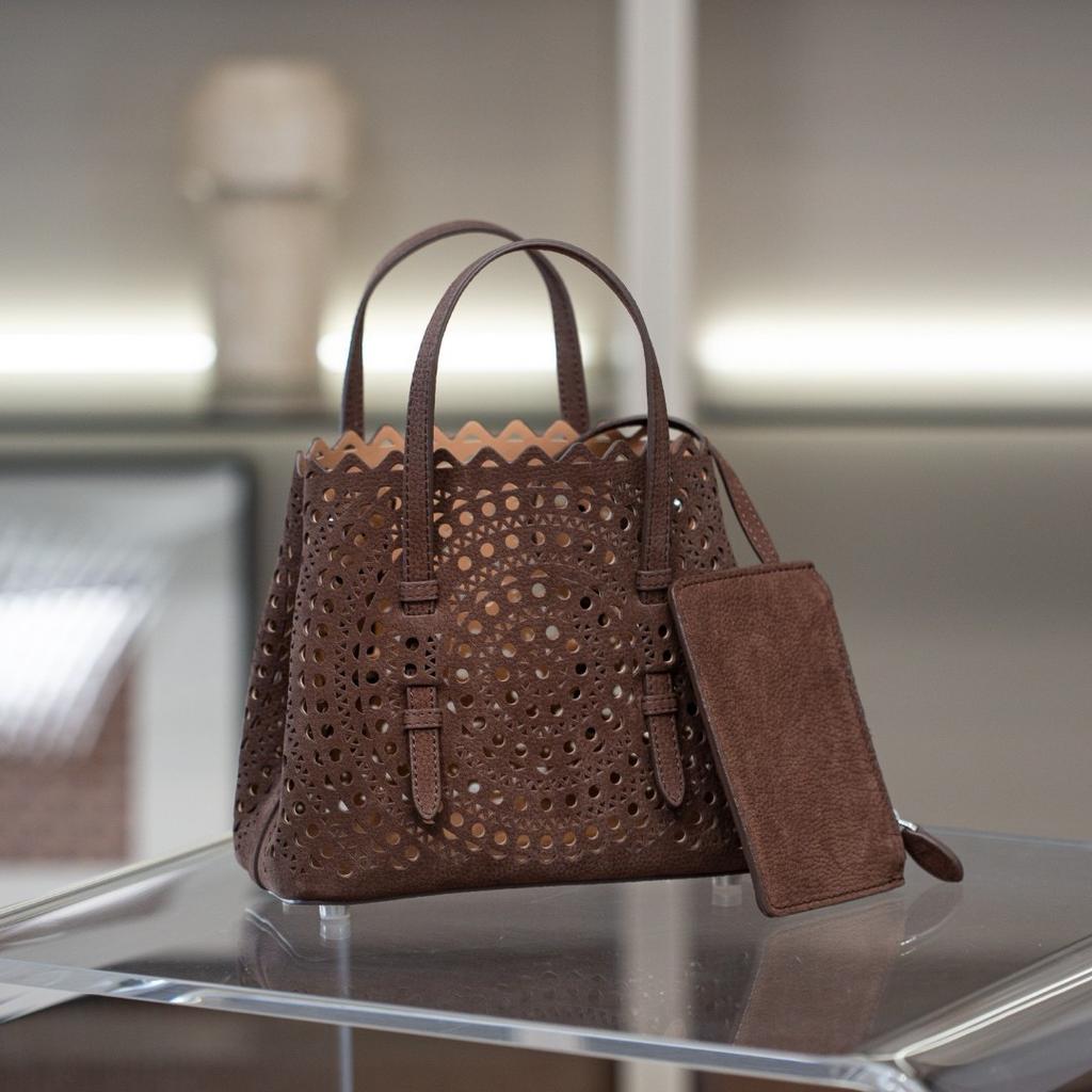 Leather Version New Style Genuine Leather Womens Bag Fashion Hollow Out Floral Embroidery Handbag Single Shoulder Womens Bag