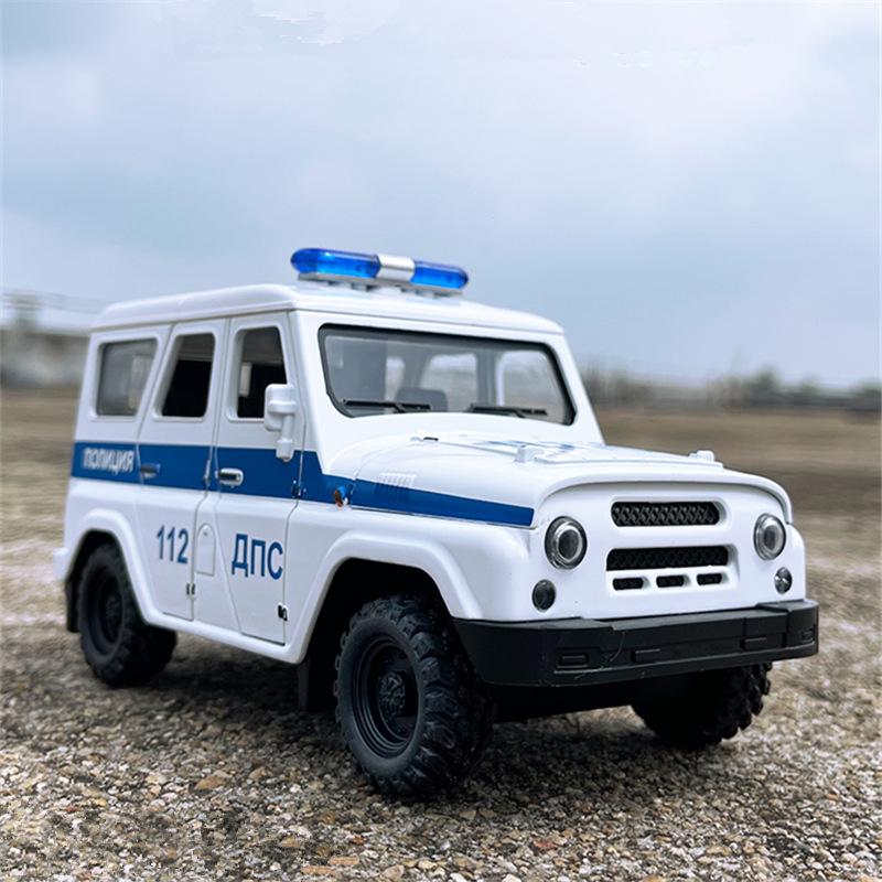 

NEW UAZ Hunter Alloy Car Model Diecasts Metal Police Off-road Vehicles Car Model Simulation Sound and Light Childrens Toys Gift