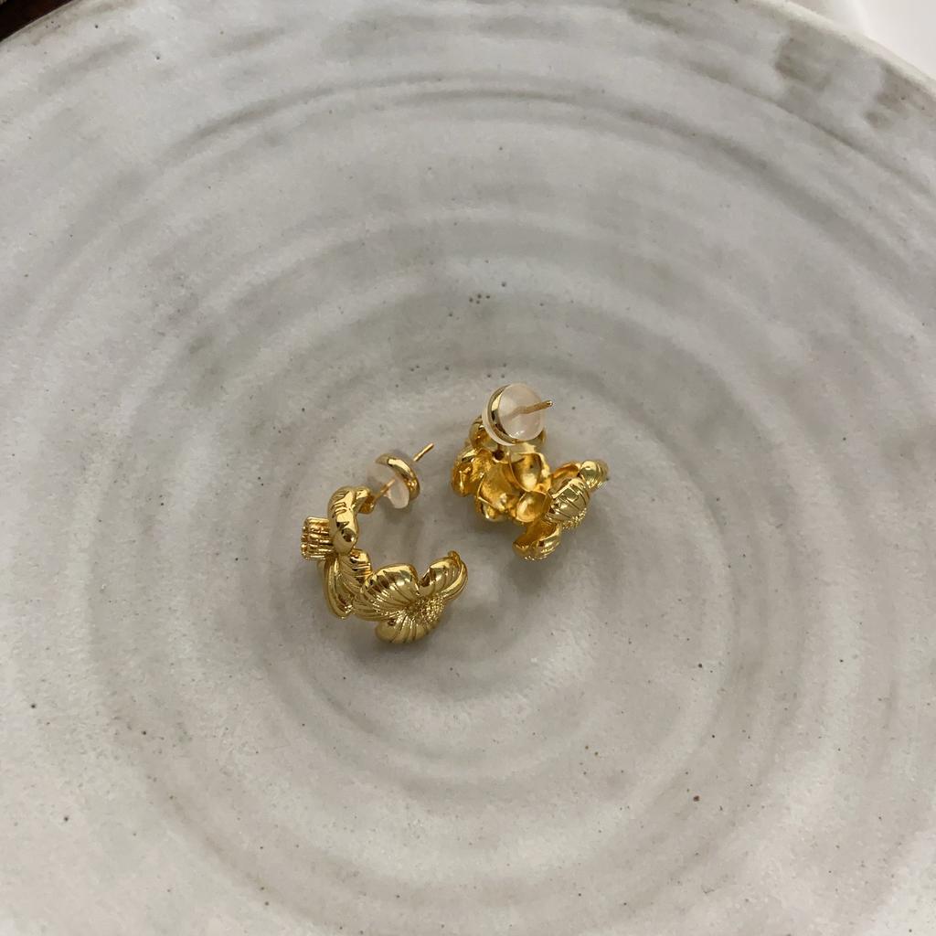 Exaggerated Atmosphere Flower Earrings Metal Wind Niche Design Earrings Women'S Light Luxury High-End Stud Earrings