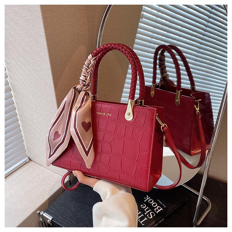 Simple and Atmospheric Handbag for Women, 2026 Commuter Bride Bag, Red Shoulder Crossbody Ste Patterned PU Bag