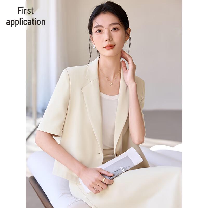Women's Short-Sleeve Suit Set with Pleated A-Line Skirt