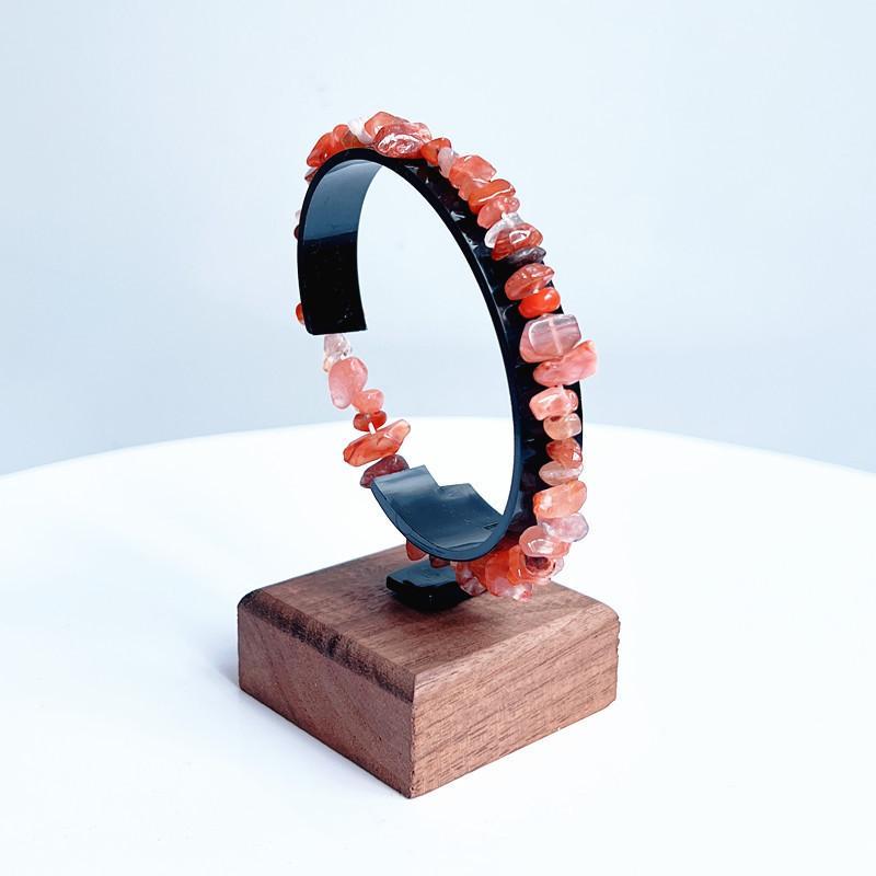 Kratzfester Holz-C-förmiger Uhrenhalter 1 Stück Schmuck-Ausstellungsständer für Armbandgeschäft Vitrinenverwendung