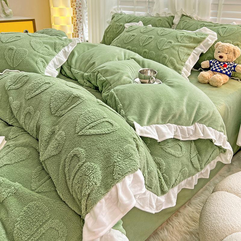 Зимний однотонный коралловый бархатный комплект из четырех предметов, кружевное молочное бархатное пододеяльник, утолщенная теплая фланелевая кровать 1.8M(4pcs)