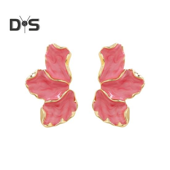 

1 пара женских сережек в форме лепестков с капающим маслом, гладкие, с декором из клена, гладкие, противоскользящие, легкие, для выпускного, свидания, коктейльной вечеринки, серьги-гвоздики розовый