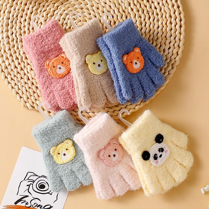 Cartoon children's gloves keep warm and cold in winter, all fingers, middle-aged children's kindergartens, boys and girls writing five fingers