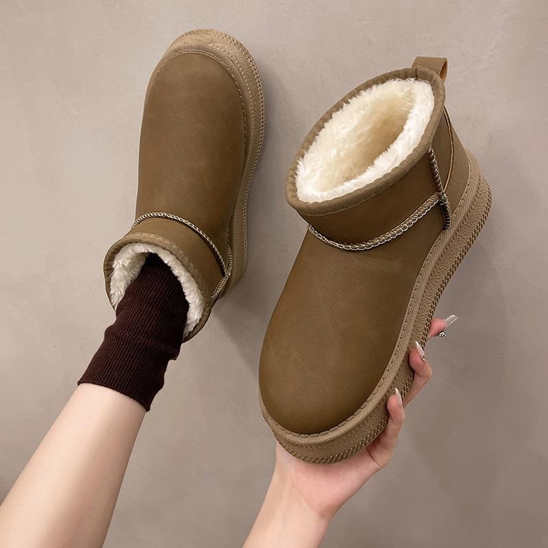 Large Size Thick-soled Snow Boots for Women's New Winter Short Tube with One Pedal Thick-soled Student Thermal Cotton Shoes for Women