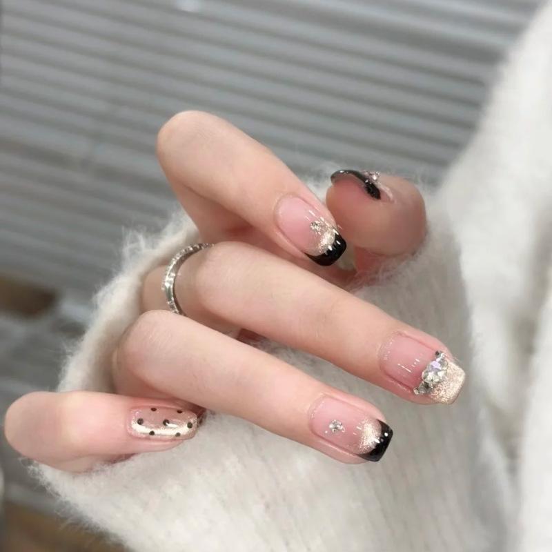 30 pieces of domestic best-selling nail art wear nail classic black French cat eye flash diamond polka dot short wear nail