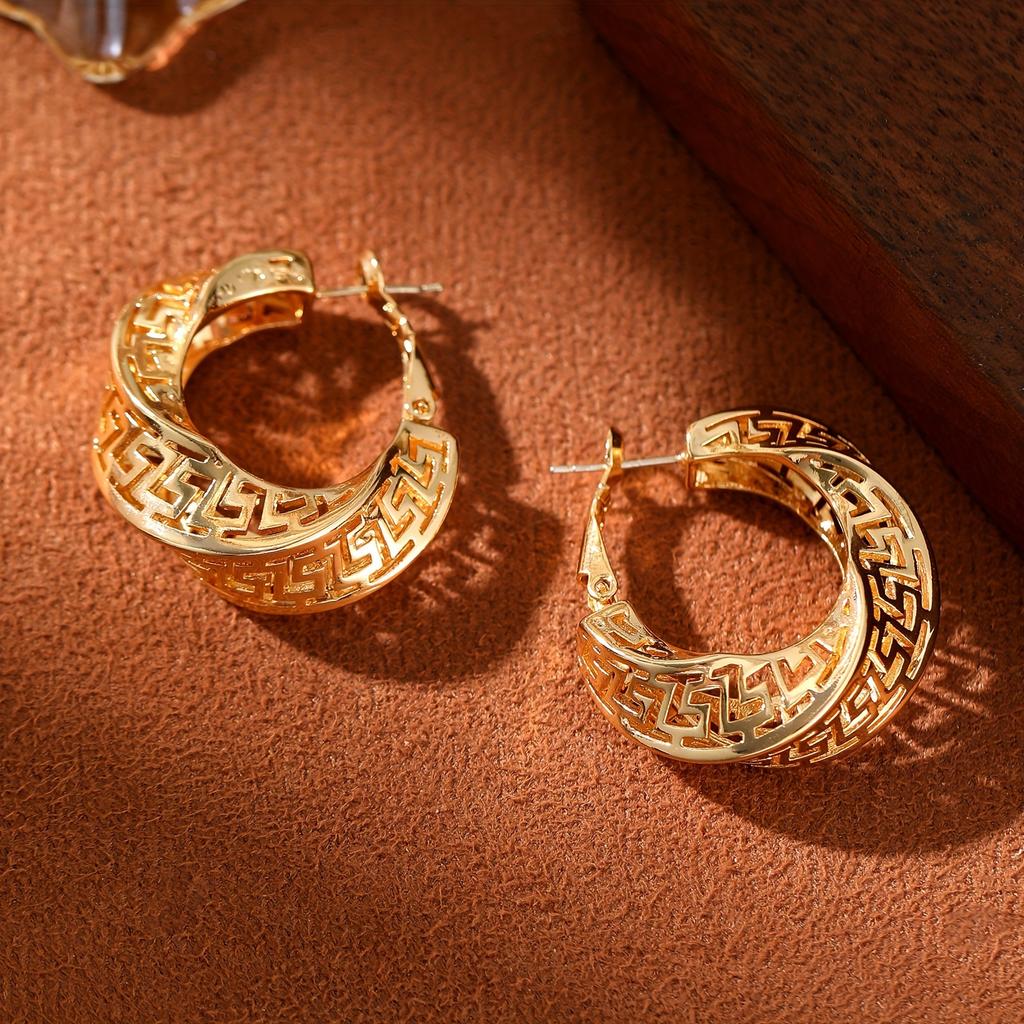 Exquisite Hollow Retro Style Earrings, Preferred for Women's Daily Wear, Precious Birthday Gifts, Retro Style Earrings.