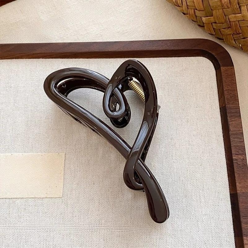 Irregular Hollow Out Hair Claws Clips Women Girls Large Heart Shape Crab Hair Clamps Barrettes Clips Hair Accessories