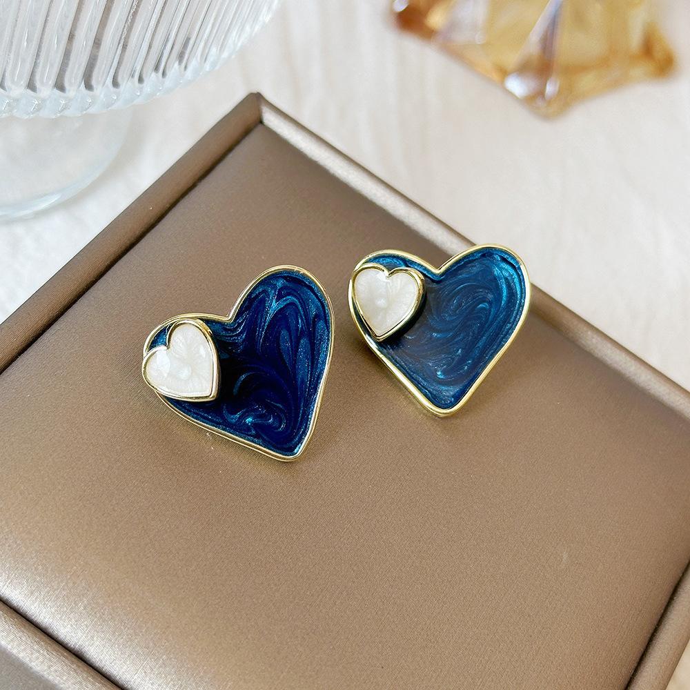 Temperament simple pearl love stud earrings women's light luxury niche design sense high sense Korean versatile earrings ear jewelry