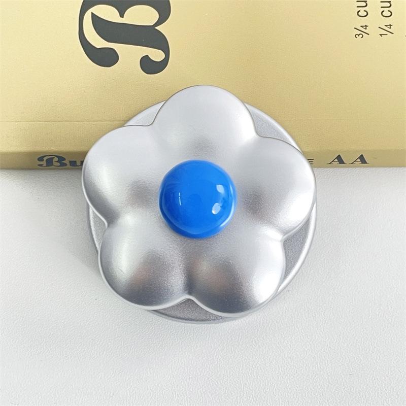 

Electroplated Floral Magnetic Airbag Phone Holder - Minimalist & Versatile Design