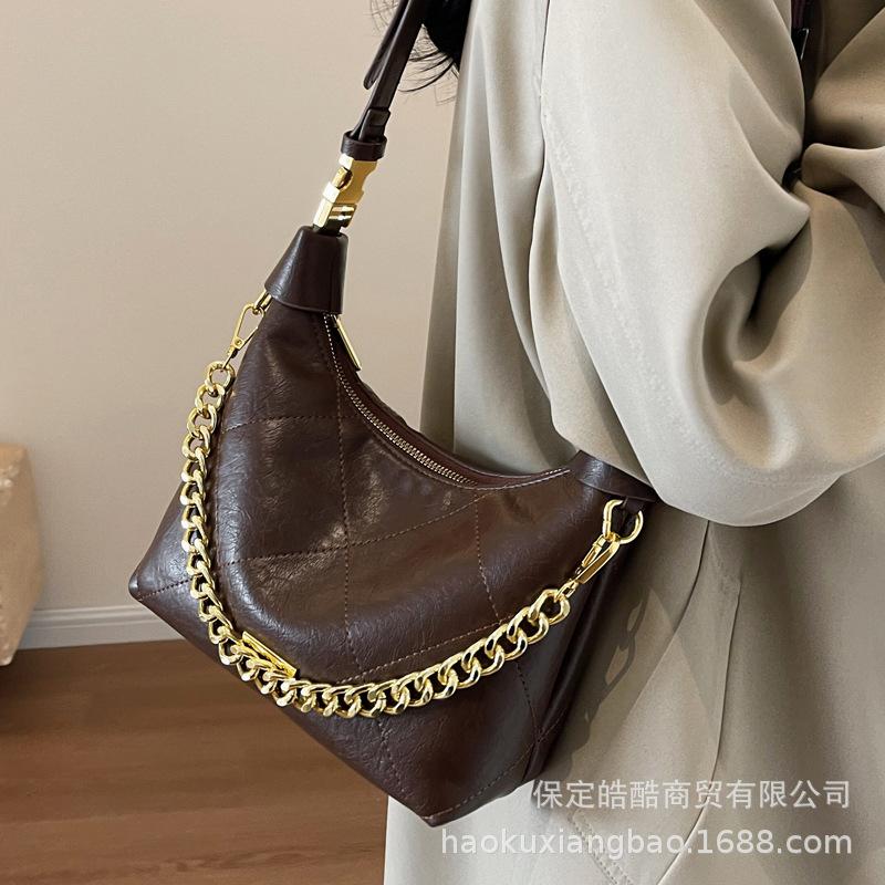 This year, popular bags for women with large capacity 2025 new autumn and winter textured rhombus chain shoulder bag popular bucket bag