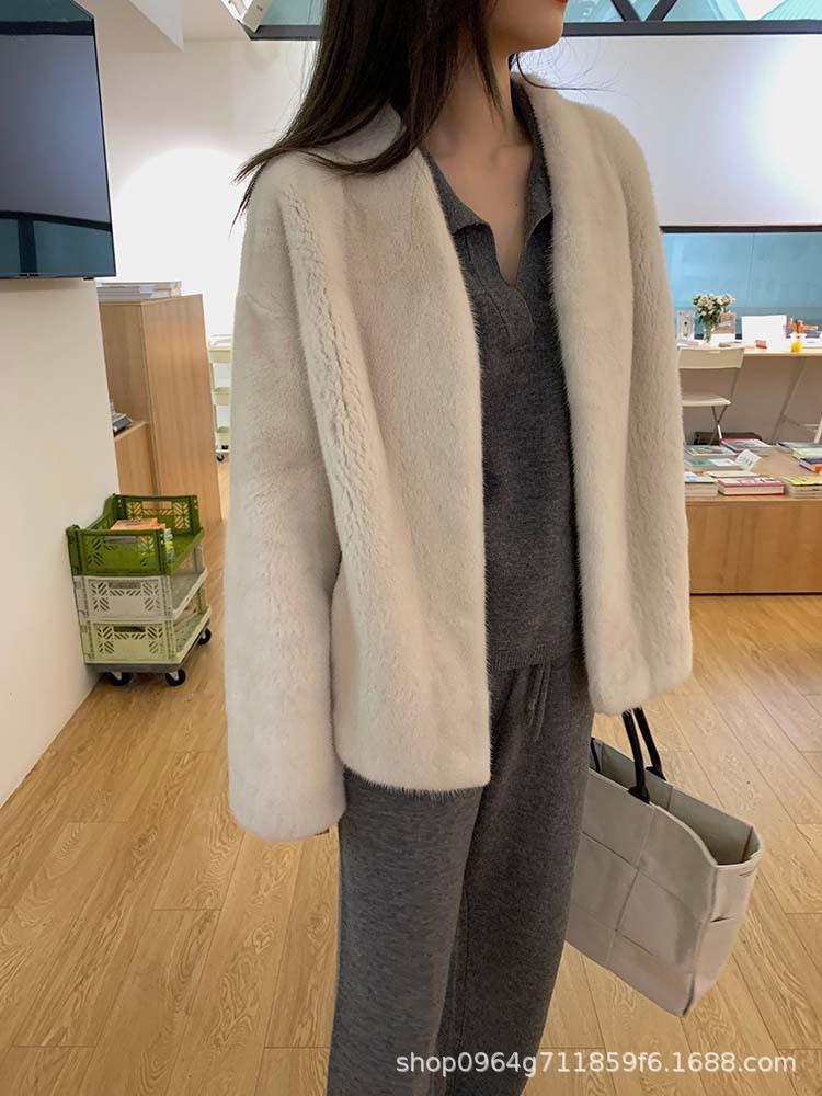 V-neck lazy wind loose fur coat women's 2024 winter new environmentally friendly mink fur integrated coat