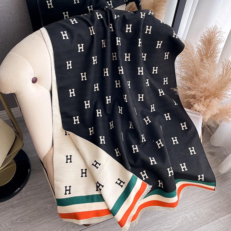 

Женская высококачественная универсальная теплая шаль из искусственного кашемира — простой повседневный зимний стиль, двойного назначения с буквенным дизайном 185cm чёрный