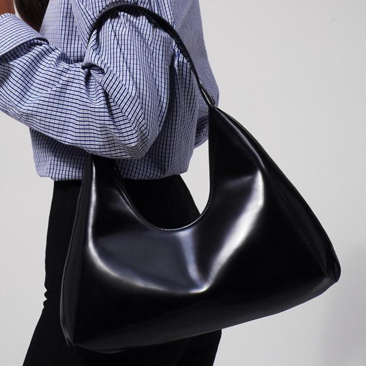 By Far Amber Vintage Patent Leather Underarm Bag Crescent Shoulder Bag Large Women bags Black 19PFAMRSBLWLAR