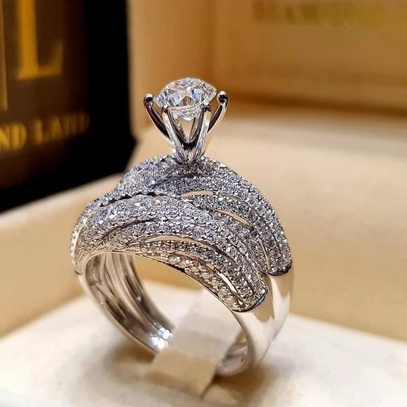 Elegant CopperColor Hip Hop Ring for Women Luxurious Inlaid White Zircon Stones Wedding Rings Set Bridal Engagement Jewelry