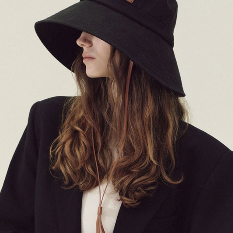 Marchen Objet wide leather strap bucket hat_3color