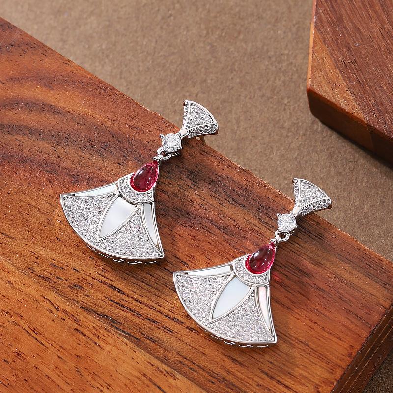 Stylish and Simple Zircon Skirt Full of Diamonds, Fan Earrings, Light Luxury, Niche, Exquisite and High-end Atmospheric Earrings.
