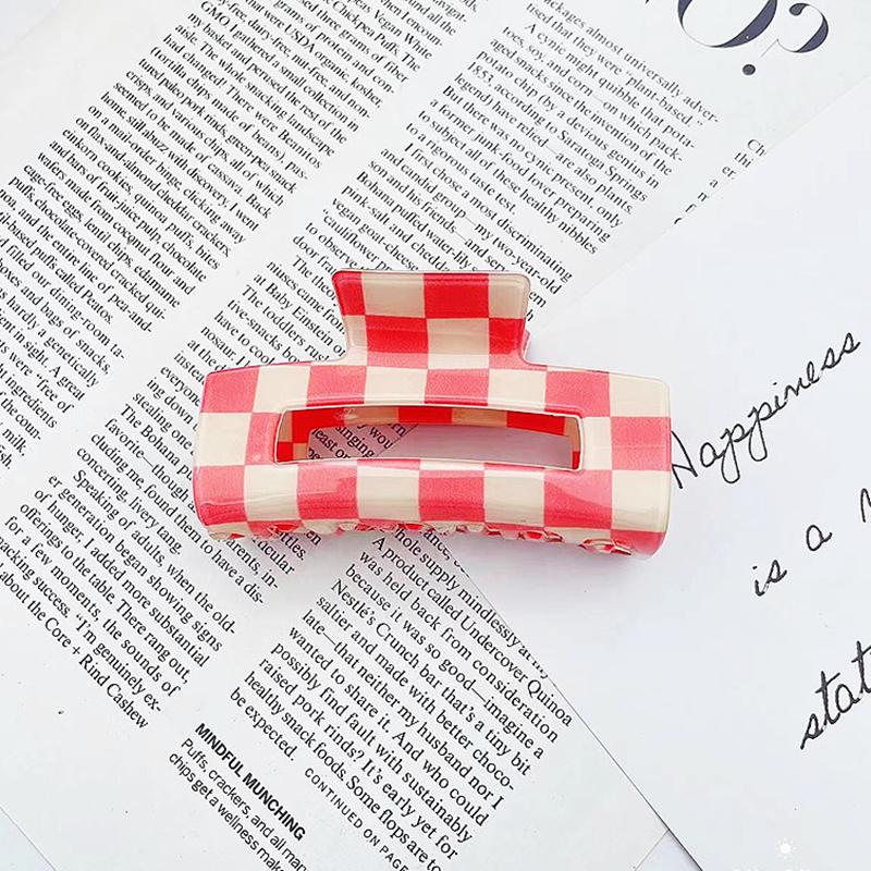 Neu eingetroffen: Modische, 8 cm große, rechteckige Haarspange mit Karomuster aus Acryl für dickes Haar – Haifisch-Haarspange