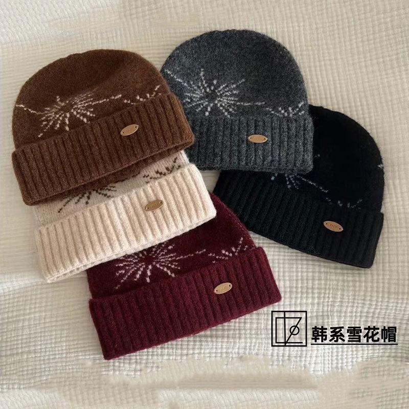 Niche design snowflake jacquard women's knitted hat high quality thickened warm winter cold ear protection hat