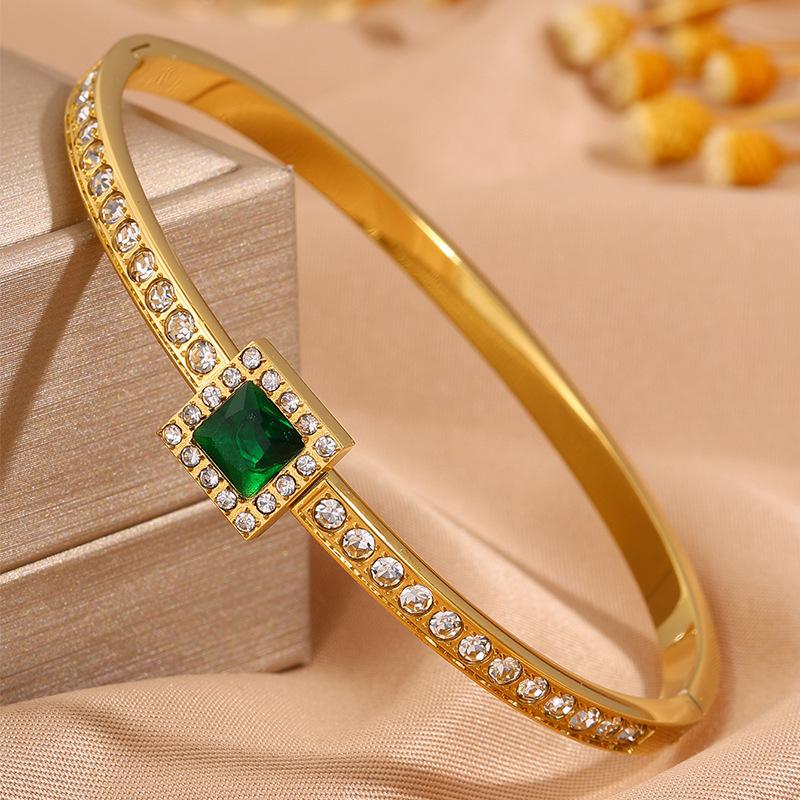 European and American Light Luxury High-end Square Diamond-encrusted Women's Hot-selling Non-fading Emerald Gypsy