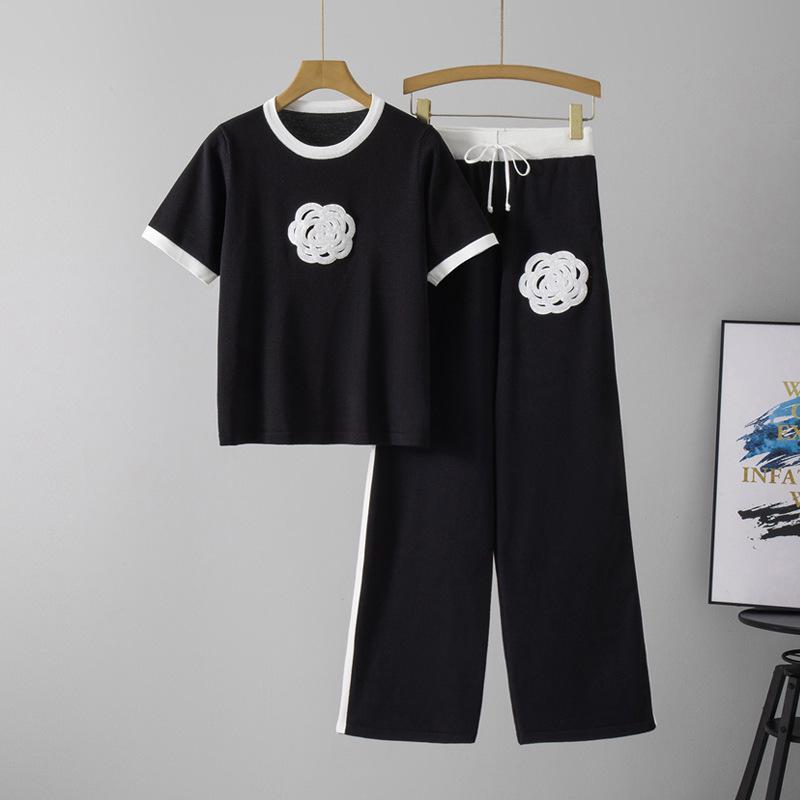 Женский трикотажный комплект «Камелия»: Летний топ с круглым вырезом и короткими рукавами и повседневные брюки с эластичной талией, двухпредметный комплект. One Size