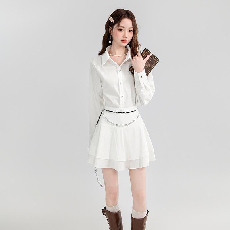 

Белая рубашка в студенческом стиле, уменьшающая возраст, и юбка с оборками с поясом 2XL
