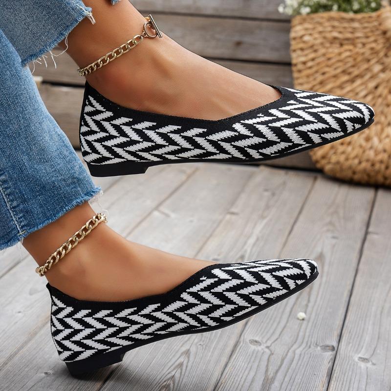 Women's Flying Weaving Summer New Pointed Flat Shallow Comfortable Doudou Shoes Large Size Casual Single Shoes
