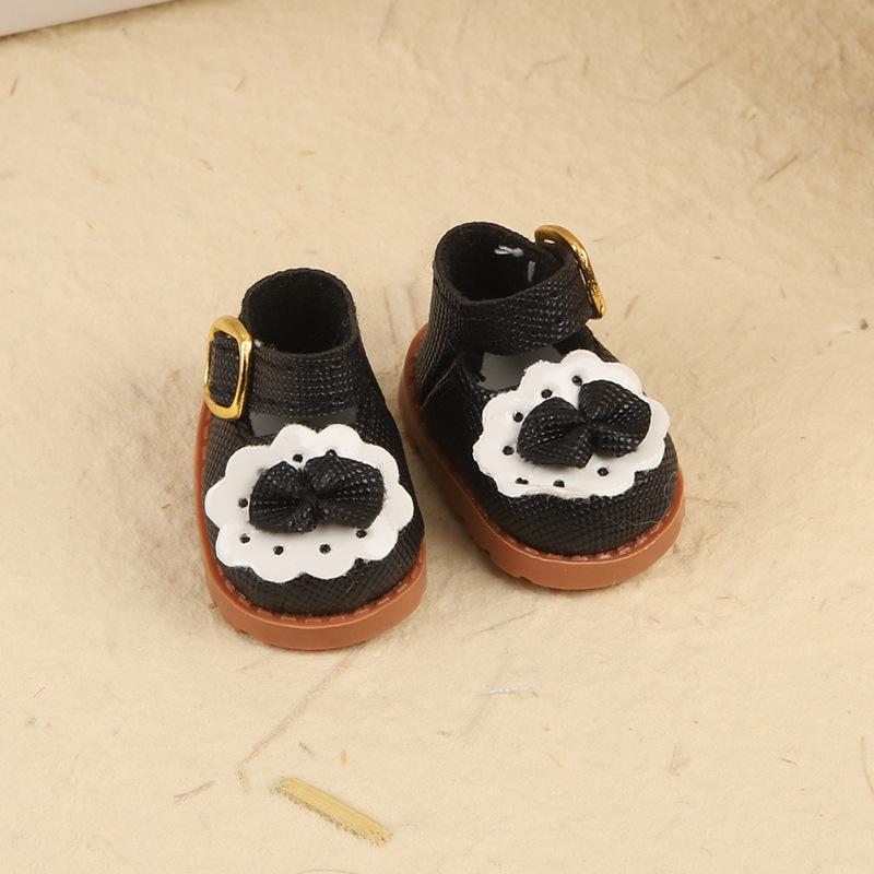 Doll Clothes Exclusive: 17cm Labubu Pendant Keychain with Little Fragrant Style Skirt