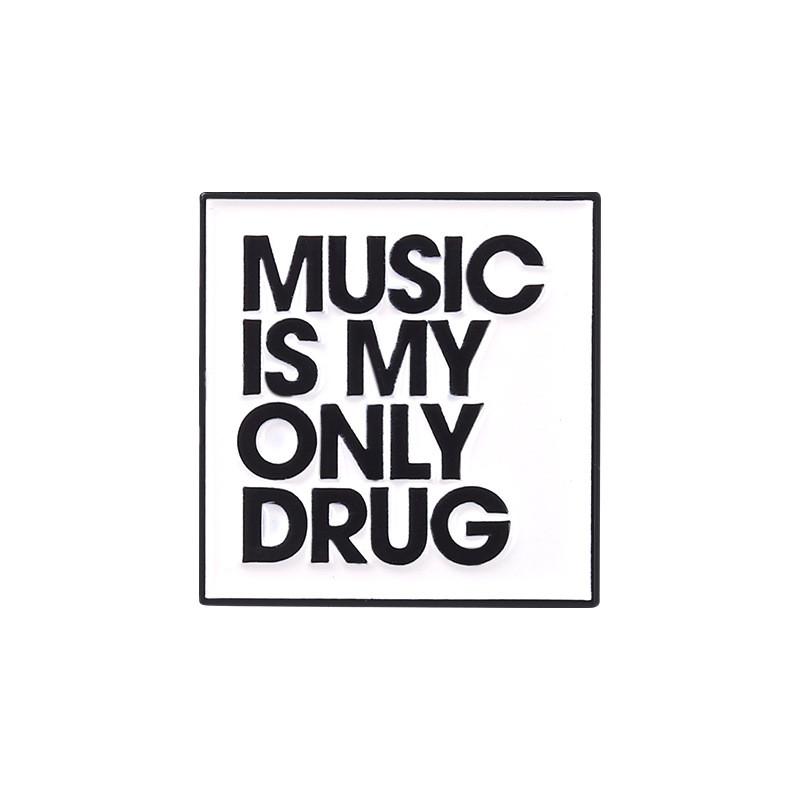 Elegant Geometric Alloy Brooch Pin For Stylish Outfits With Metal Badge Design