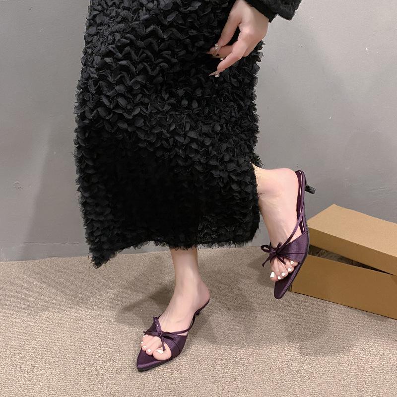 

2025 лето новые туфли-шлепанцы с острым носком и бантом, модные повседневные уличные сандалии для женщин на изящном тонком каблуке 42 фиолетовый