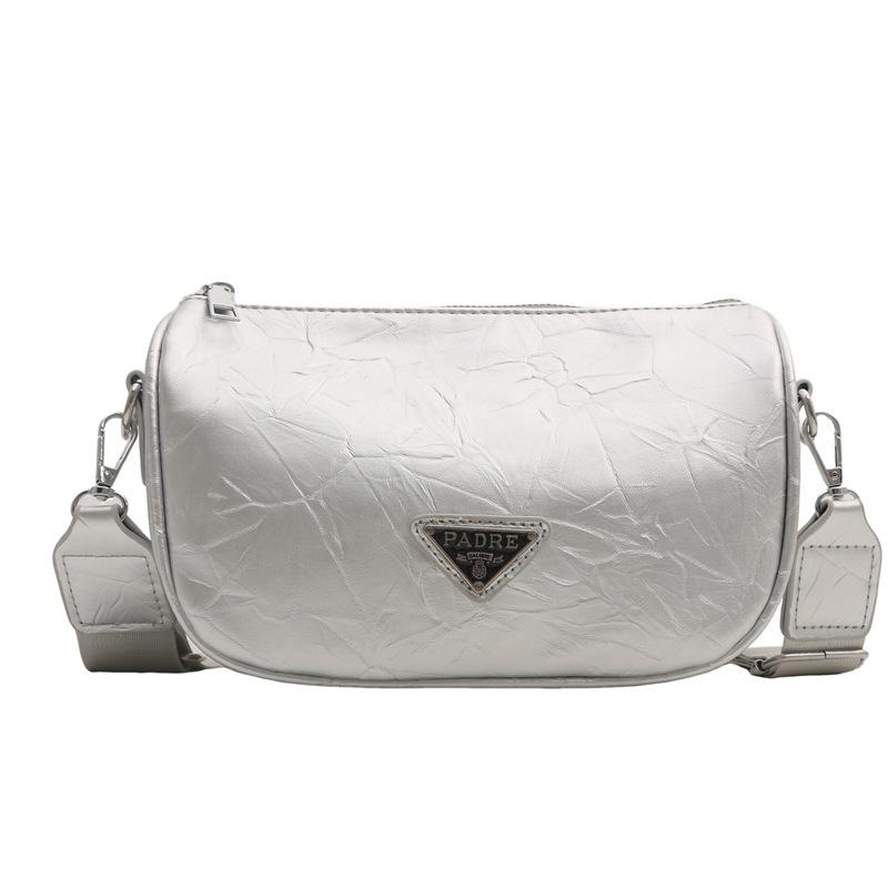 

Маленька жіноча сумка 2024 модна PU м’яка шкіряна подушка сумка Boston з широким плечовим ременем жіноча сумка повсякденна сумка через плече срібний