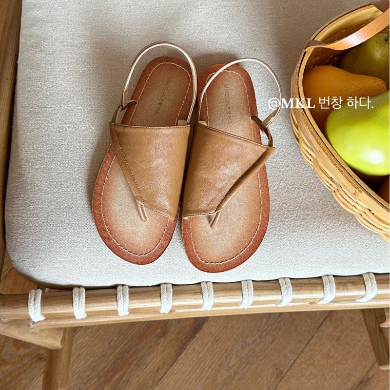 ~ French simple flat-bottomed set of Roman sandals for women's summer new beach casual pinch feet and cool slippers for outer wear
