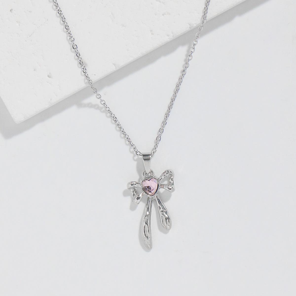 

Fashion High-End Light Luxury Niche Silver Bow Inlaid With Pink Glass Diamond Love Necklace